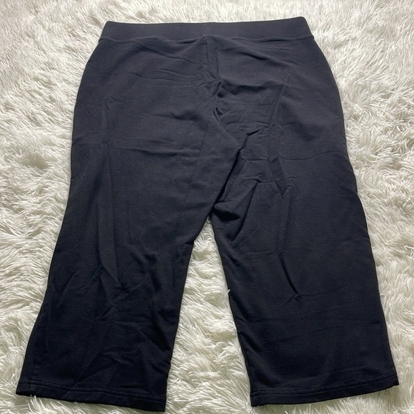 T By Talbots Capris - Picture 2 of 9